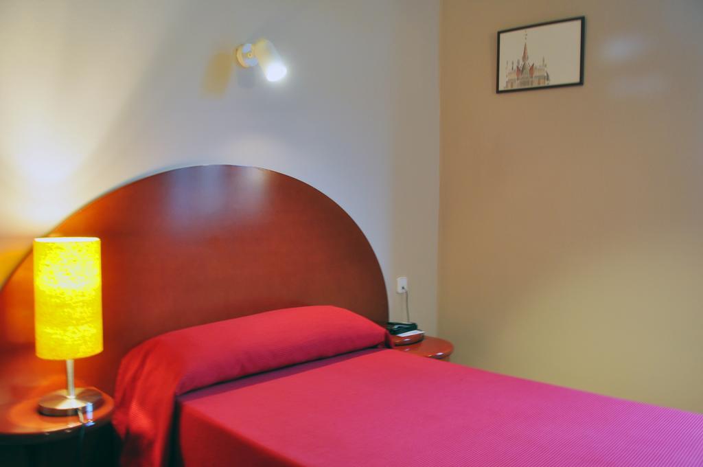 Residencia D'Investigadors Hostel Barcelona Room photo