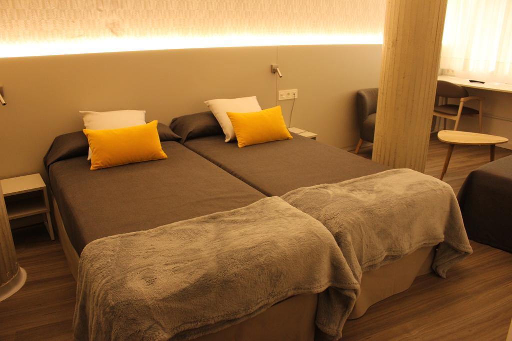 Residencia D'Investigadors Hostel Barcelona Exterior photo